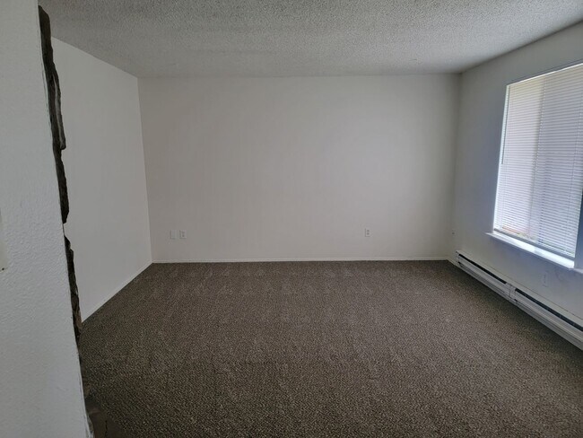 Foto del edificio - Spacious Spanaway rambler with covered patio and fenced yard.