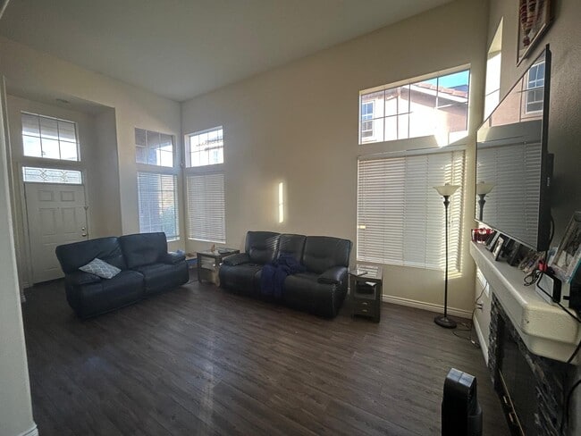 Building Photo - 6061 Sunflower St