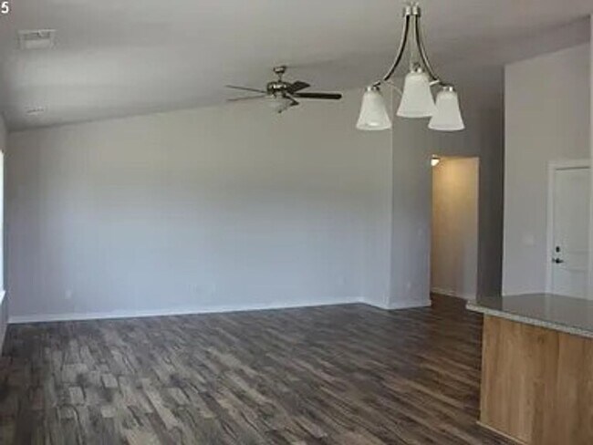 Foto del edificio - 1530 West Basil Street