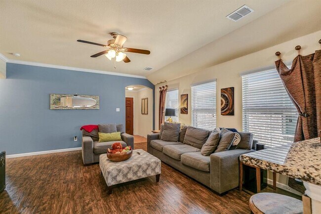 Foto del edificio - 9109 Holliday Ln