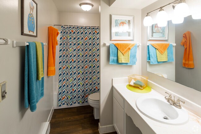 2BR, 1BA - 1000 SF - Oak Park