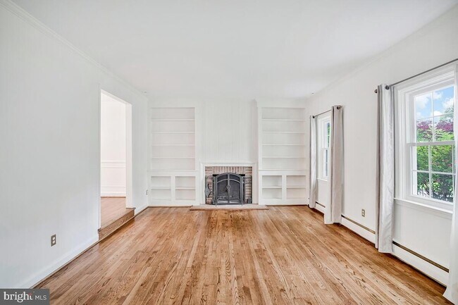 Foto del edificio - 8205 Robin Hood Ct