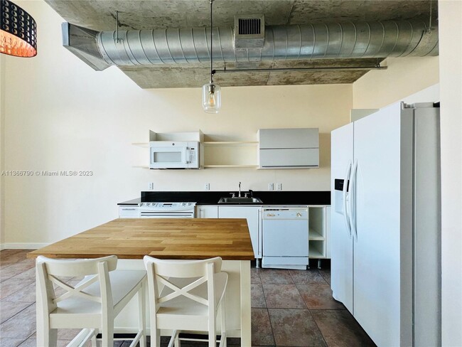 Building Photo - 690 SW 1st Ct