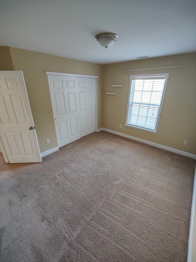 Building Photo - 221 Lylic Woods Dr