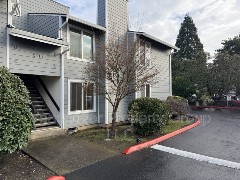Foto principal - 5415 NE 34th St