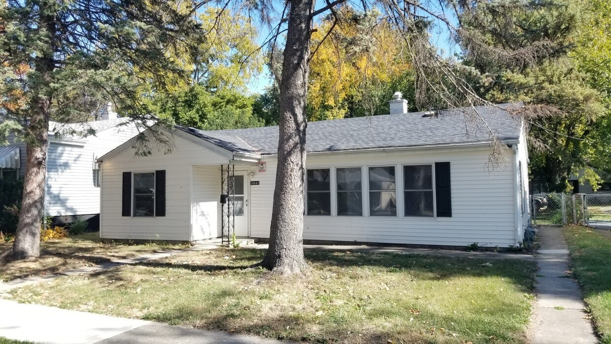 Foto principal - 16847 Western Ave