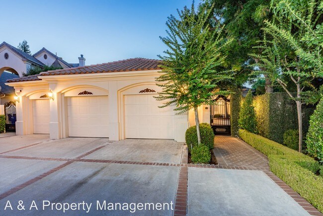 Building Photo - 2731 W Lake Van Ness Cir