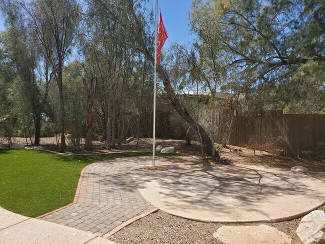 Foto del edificio - 1321 E Mabel St