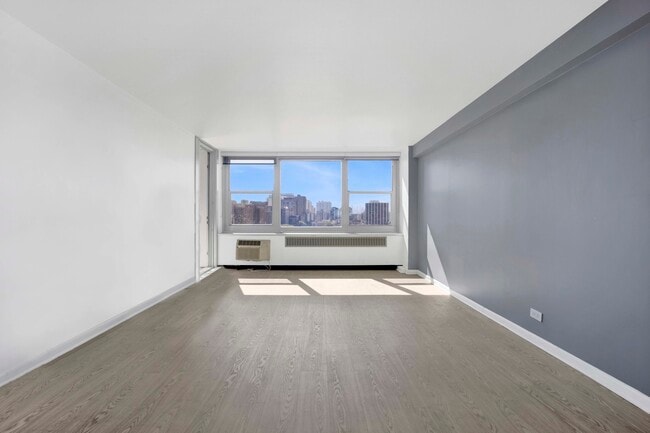 Foto del edificio - 555 W Cornelia Ave