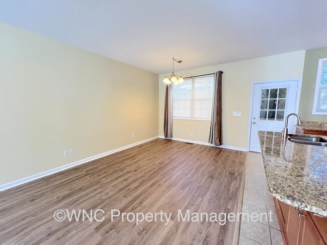 Building Photo - 5 Apple Ln