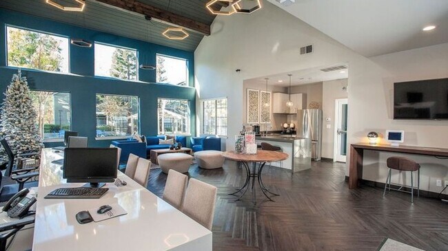 Foto del edificio - 8800 Sierra College Blvd