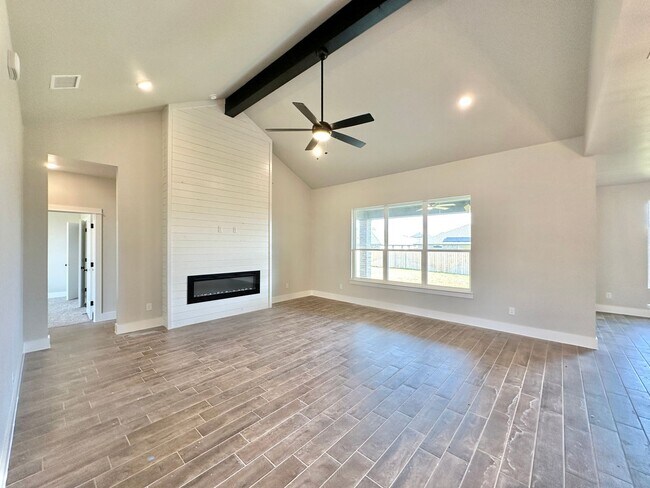 Foto del edificio - Viewable Now By Appointment!