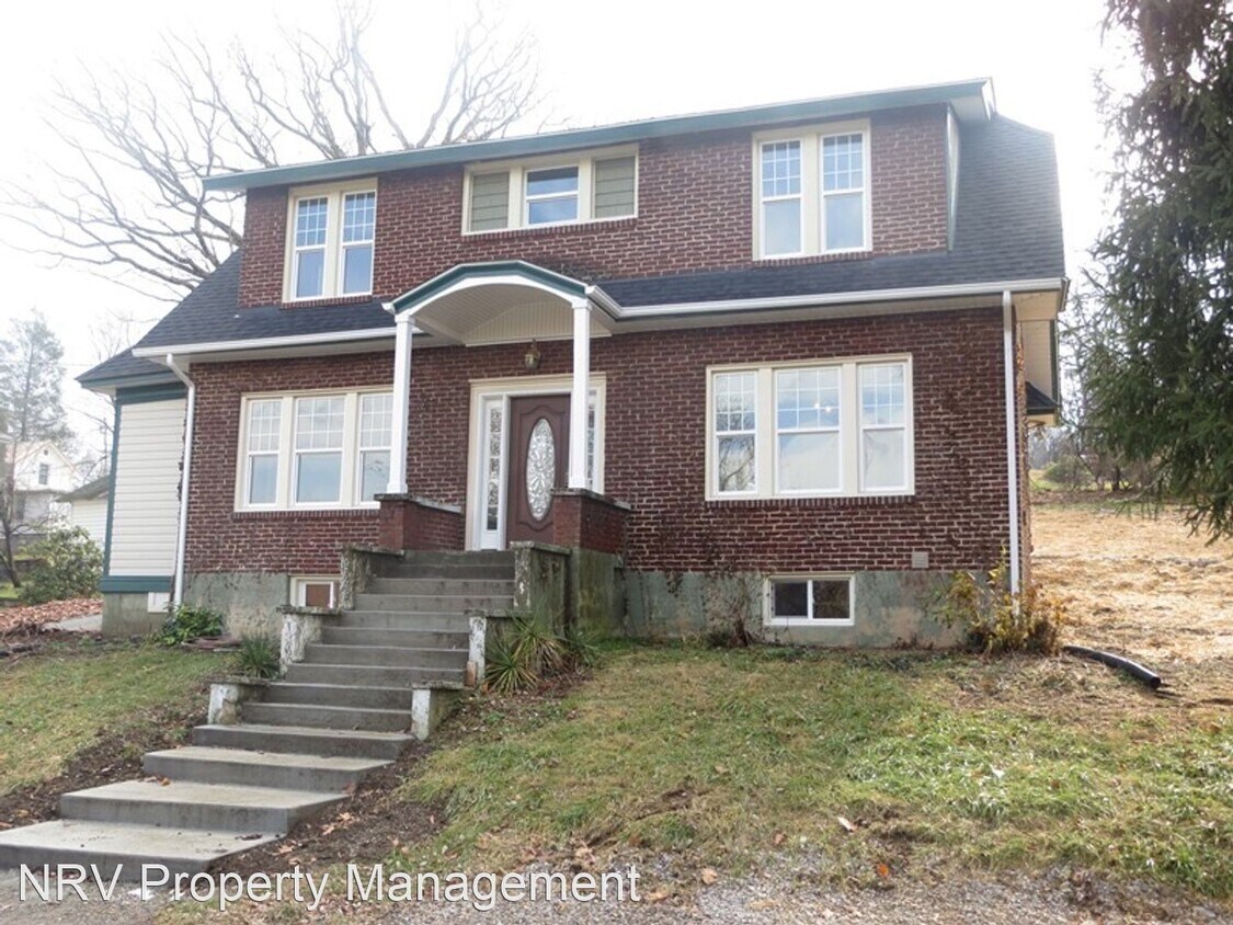 4 br, 2.5 bath House - 1901 Downey Street