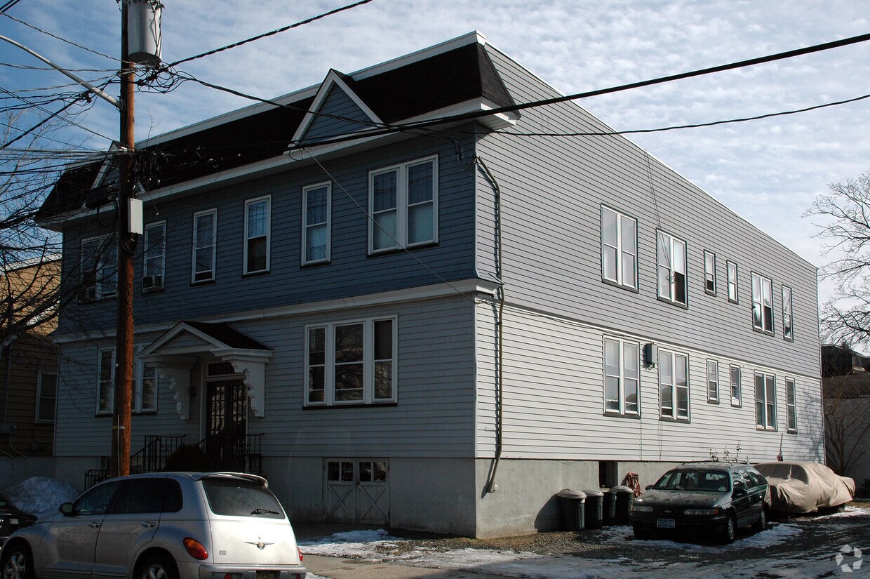Primary Photo - 720-724 Devon St