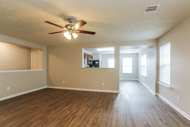 Foto del edificio - 8138 Sanders Glen Ln