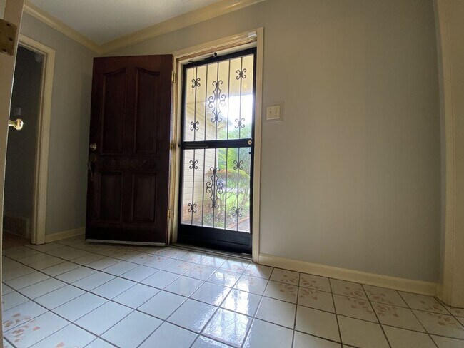 Building Photo - 3 BEDROOM 2 BATHROOM MEMPHIS RENTAL HOME