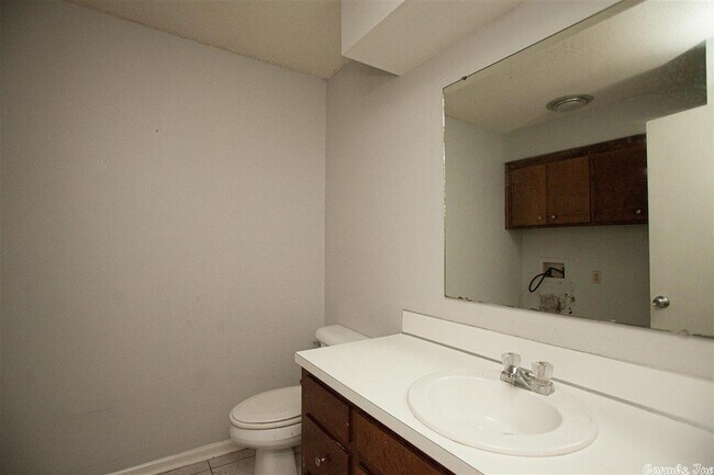 Building Photo - 1805 Sanford Dr