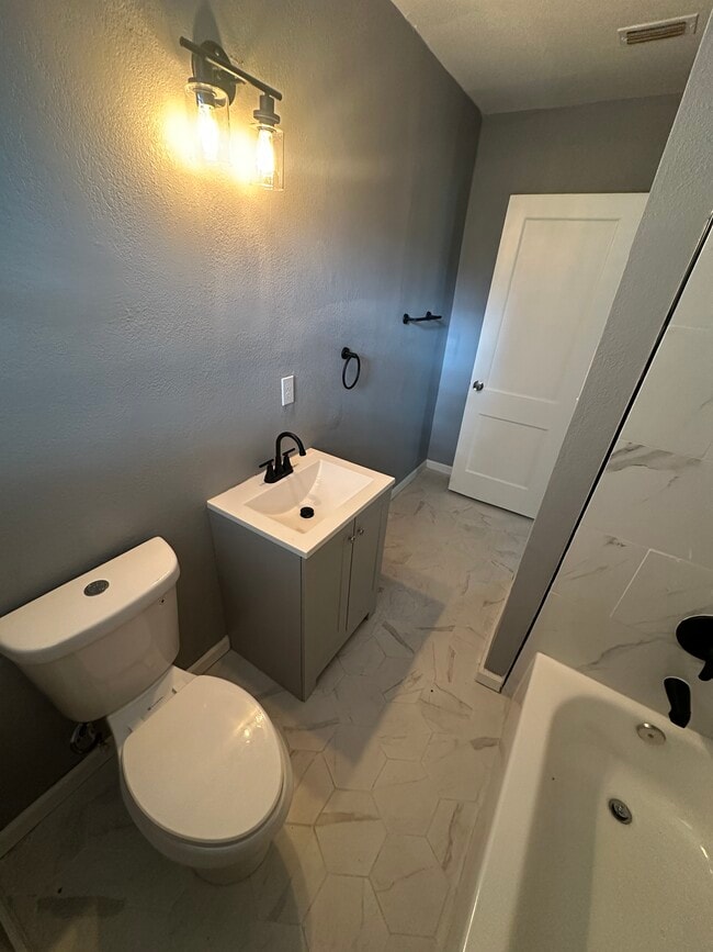 Foto del edificio - 3150 Belden Cir