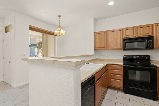 Foto del edificio - $300 SIGNING BONUS!!! Beautiful 3-bed Town...