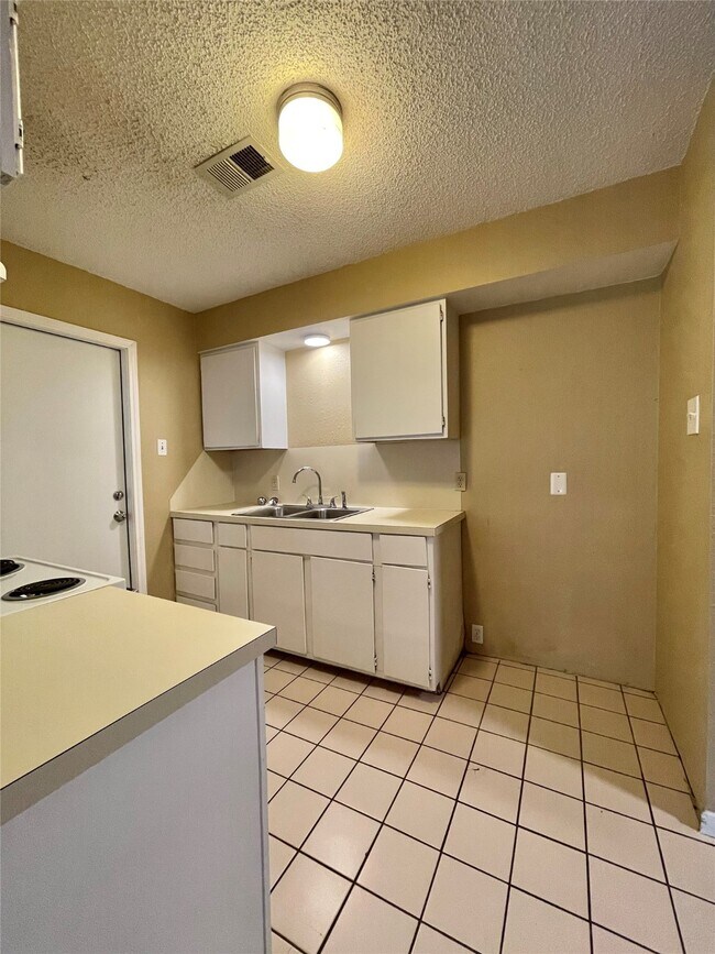 Building Photo - 1510 N Avenue Q