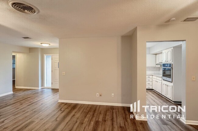 Building Photo - 2027 Dunston Cove Rd