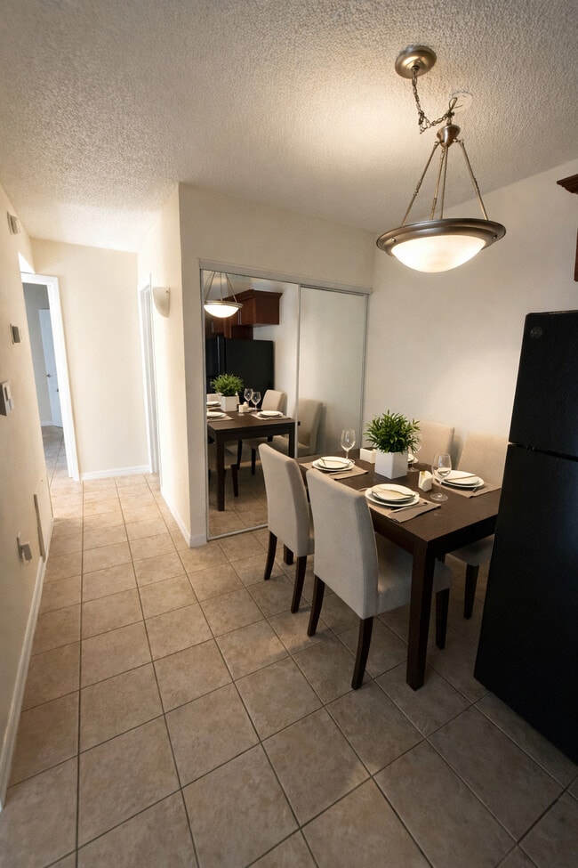 Dining Room - Winding Lane Apartments
