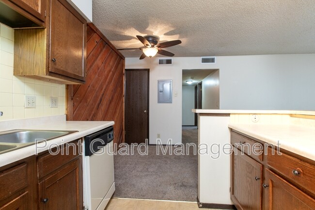 Foto del edificio - 2758 N Charles Ave