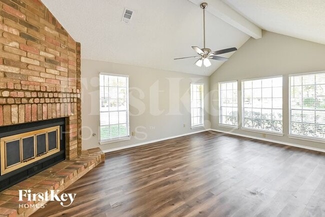 Foto del edificio - 70 Timberspire Ln