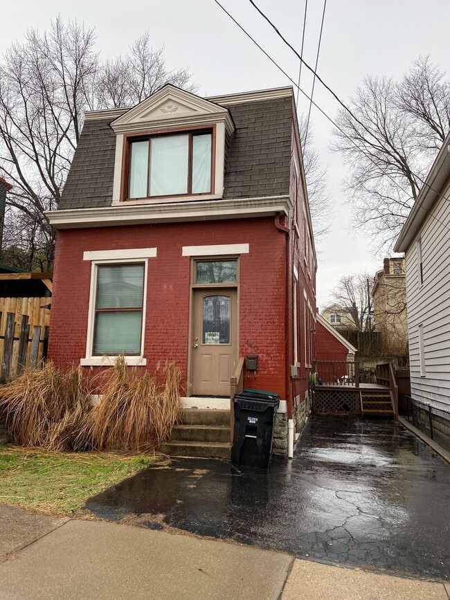 Building Photo - 440 Ada St