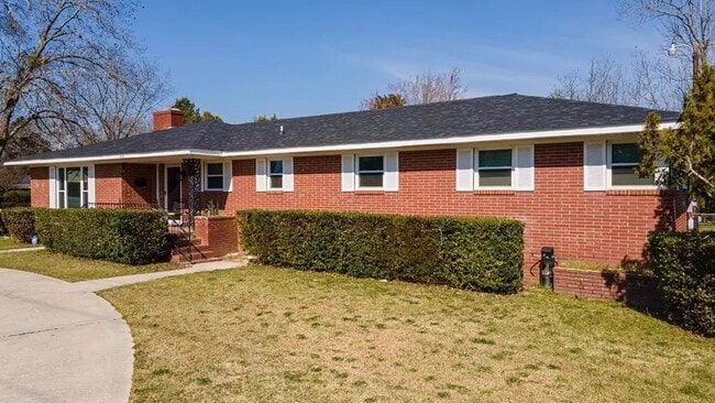 Foto del edificio - 614 Camellia St N E