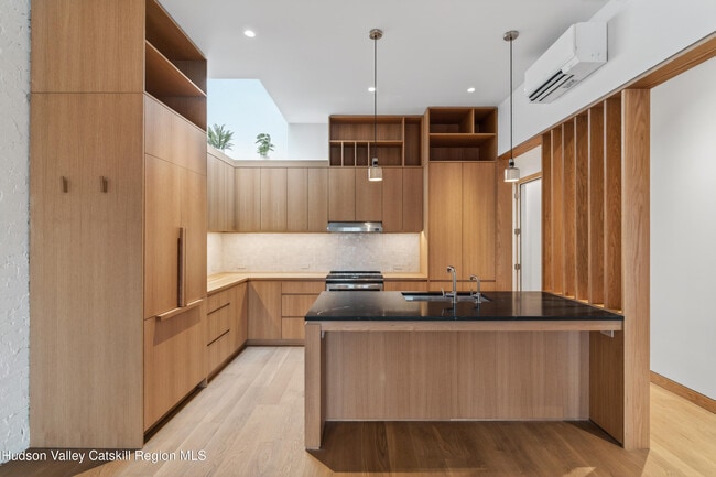 Building Photo - 316 Wall St