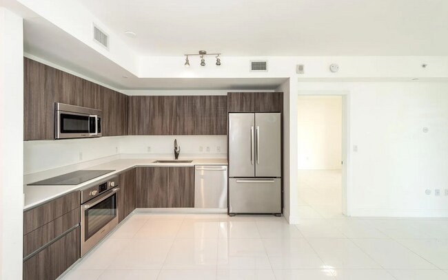 Foto del edificio - 488 NE 18th St