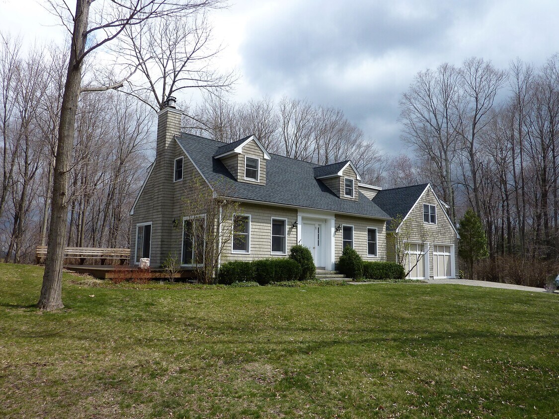 Primary Photo - 268 Under Mountain Rd