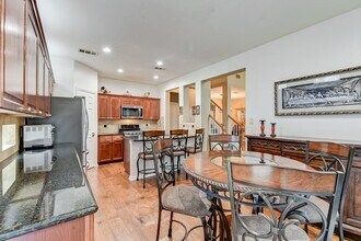 Building Photo - 10222 Thornleaf Ln