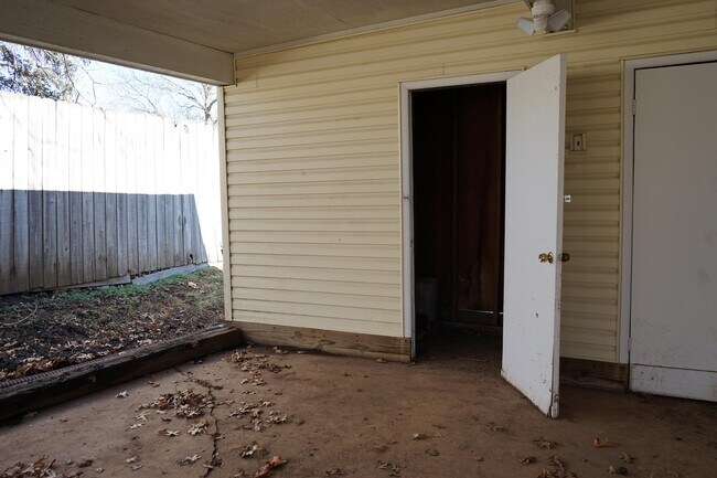 Building Photo - 2522 S Jefferson Ave