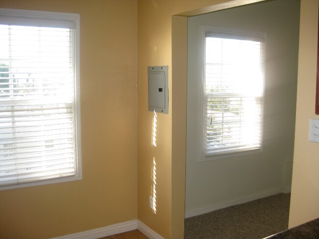 Foto del edificio - 445 S Central Ave