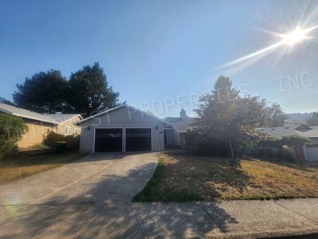 Foto del edificio - 3 bd 2ba Ranch Style Home with Deck, Fence...
