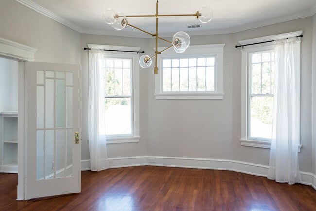 Foto del edificio - 631 Linwood Ave NE