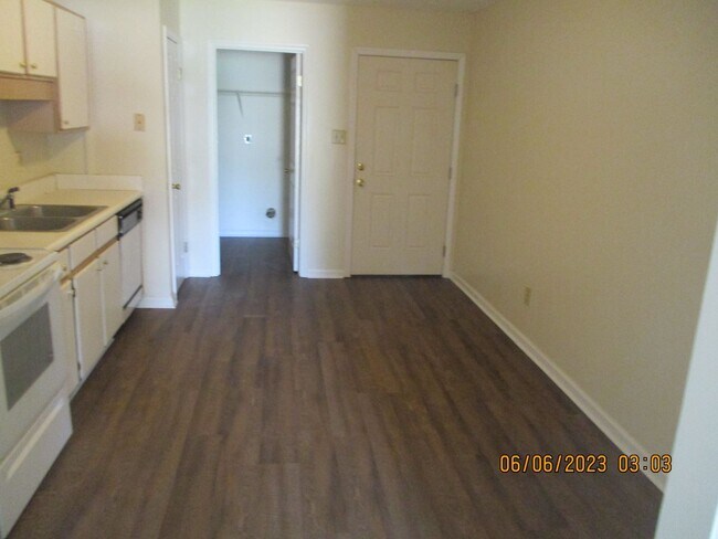 Foto del edificio - 315 Carriage Ln