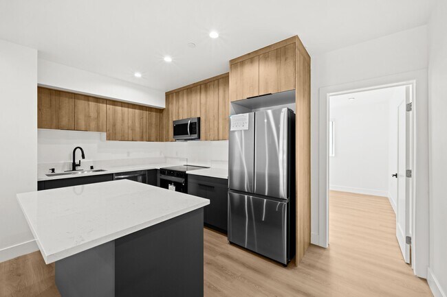 Foto del edificio - 2000 Hillcrest Dr