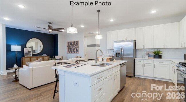 Foto del edificio - 8629 Chagrin Dr