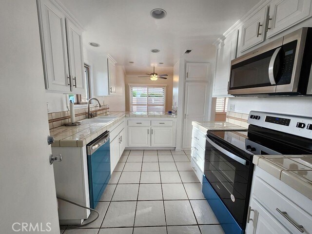 Building Photo - 7887 Rainbow Cir