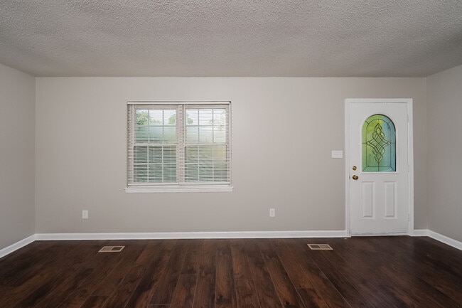 Building Photo - 845 Twin Ridge Dr