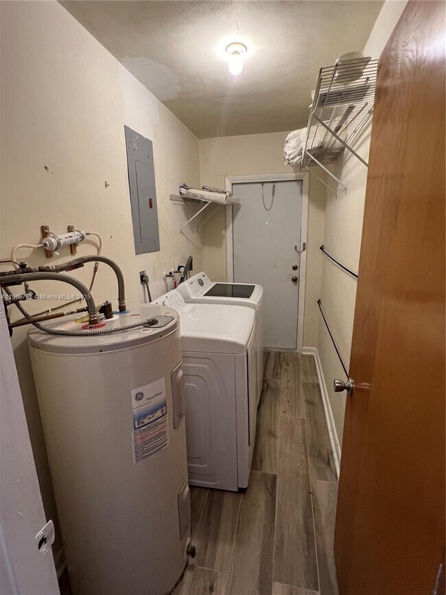 Foto del edificio - 75 NE 186th Terrace