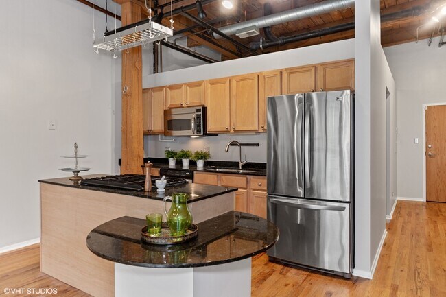 Building Photo - 14 N Sangamon St