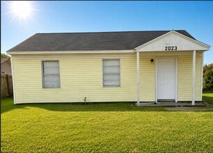 Building Photo - 2023 Delaware St