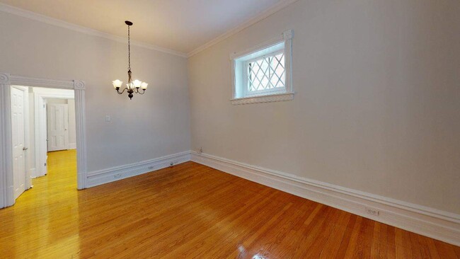 Building Photo - 155 MacLaren