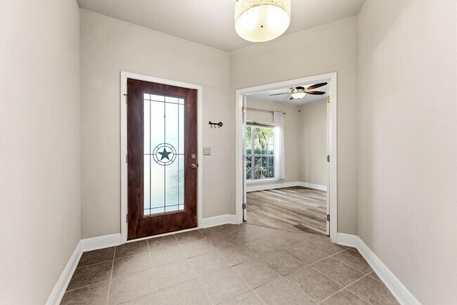 Foto del edificio - 554 Camellia Ct