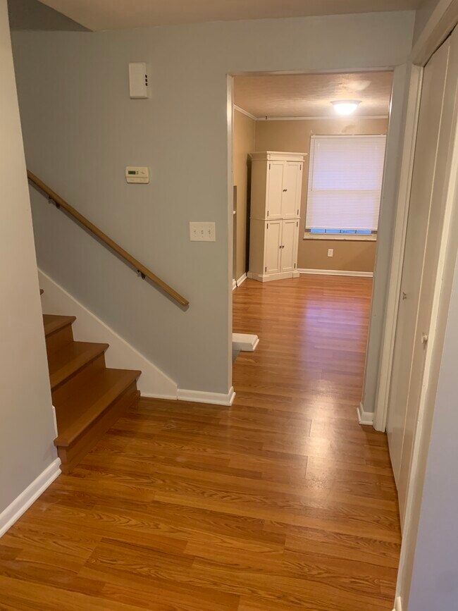 Building Photo - 1424 Town Hall Rd