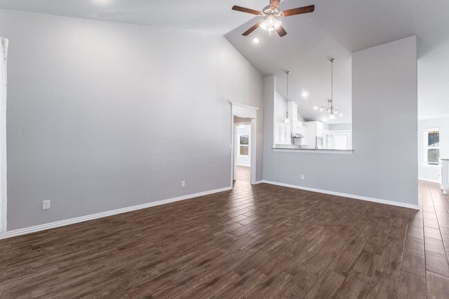 Foto del edificio - Welcome to this stunning 4-bedroom, 2-bath...